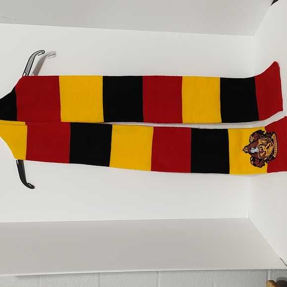 Gryffindor Harry Potter Knit Scarf - Picture 4 of 4